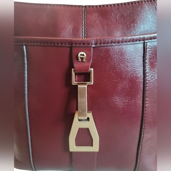 Etienne Aigner Vintage Burgundy Leather Crossbody Bag,Jewelry And Sunglass Case - Picture 2 of 12